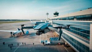 Drone survolant l’aéroport