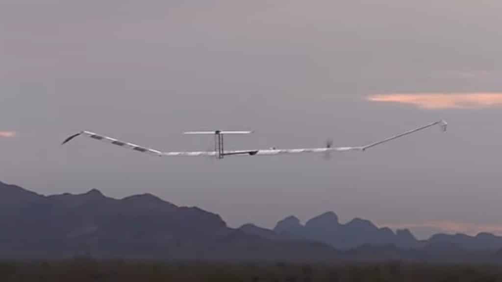 Drone solaire au crépuscule