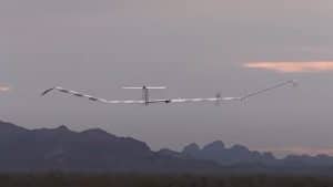 Drone solaire au crépuscule